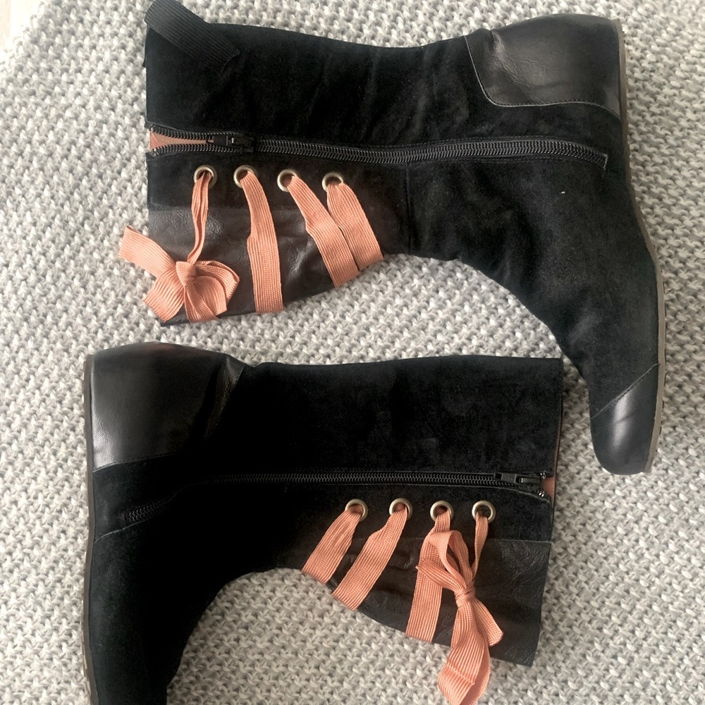 Lace up, Suede Boots